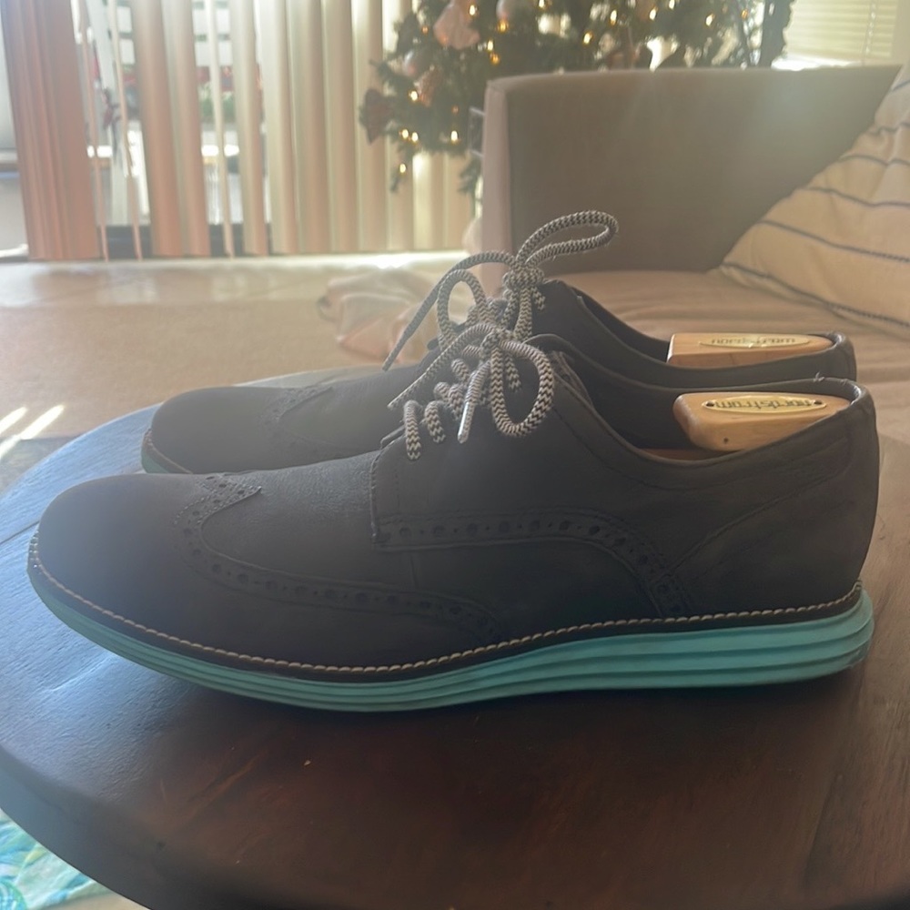Cole Haans leather wing tip style they are a dark blue/grey with teal blue soles